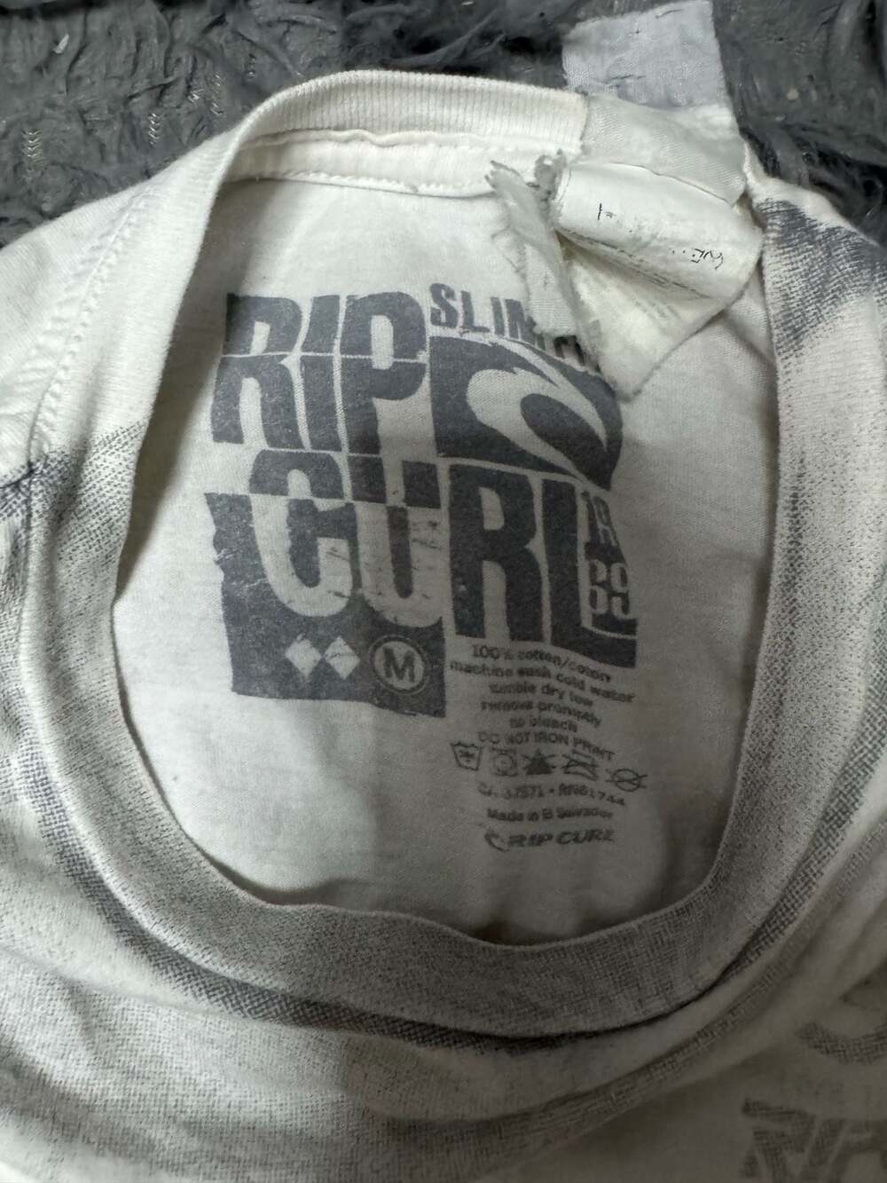 Faded Y2k RipCurl - Picture 3 of 3